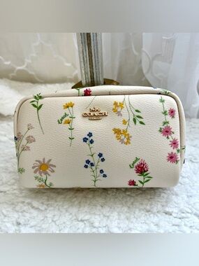 Authentic Small Boxy Cosmetic Case With Spaced Wildflower Print • C0039 • NWT